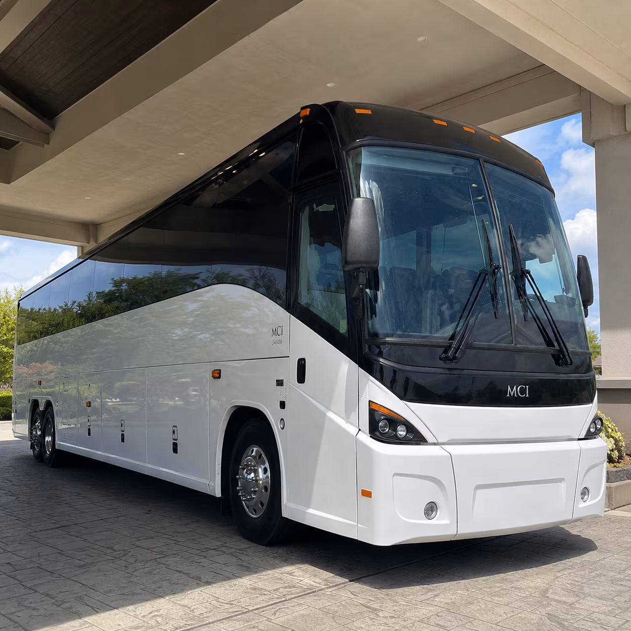 daily commuter shuttle routes along us 441 and oakland park boulevard